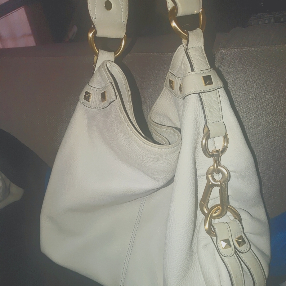 COPY - ✨RARE✨ Genuine White Leather B Mako Shoulder bag with gold accents